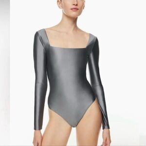 Aritzia Babaton Satinette Square Neck Long Sleeve Bodysuit Women’s Size Medium